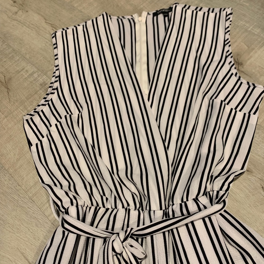 M Cropped Pant jumpsuit. With shorts lining in bottom. - Picture 2 of 5